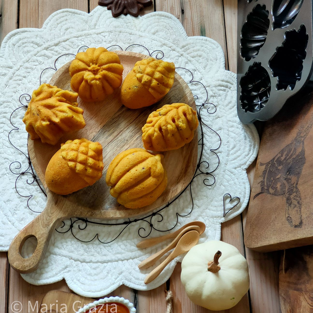 AUTUMN TREAST PUN - PUMPKIN BUNDT CAKE