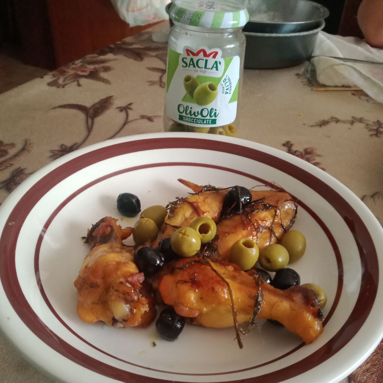 Alette di pollo olive e finocchio selvatico