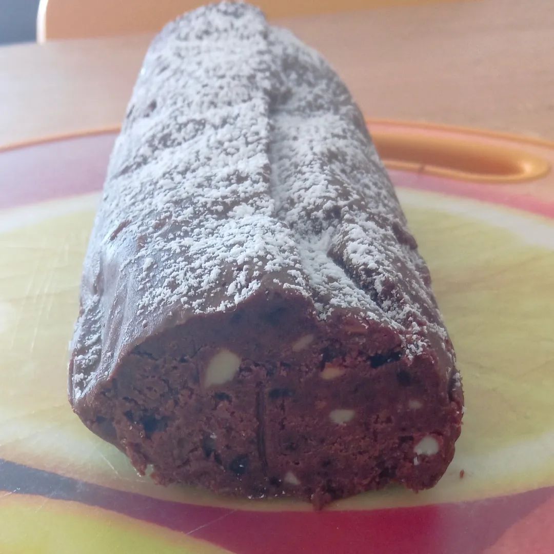 Salame di cioccolato con avanzi di torte