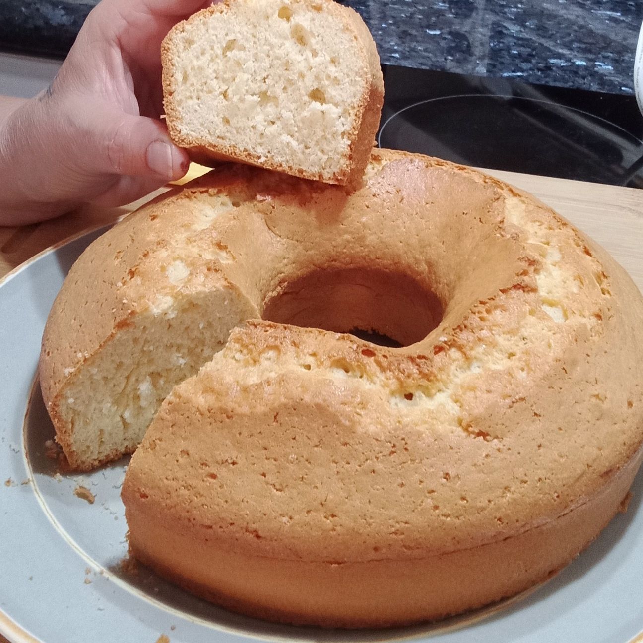 Il ciambellone come quello che faceva la mia nonna....alto... soffice....e pieno di tanto amore ..