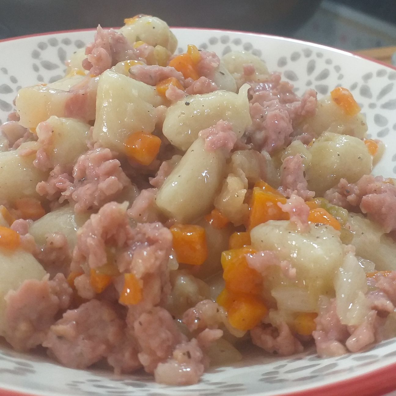 Gnocchi di patate con ragù di salsiccia bianco