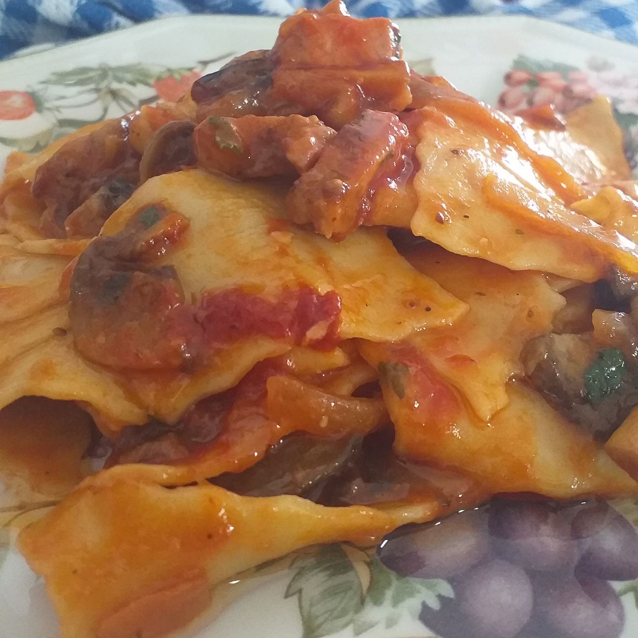 Maltagliati con guanciale funghi e melanzane fritte