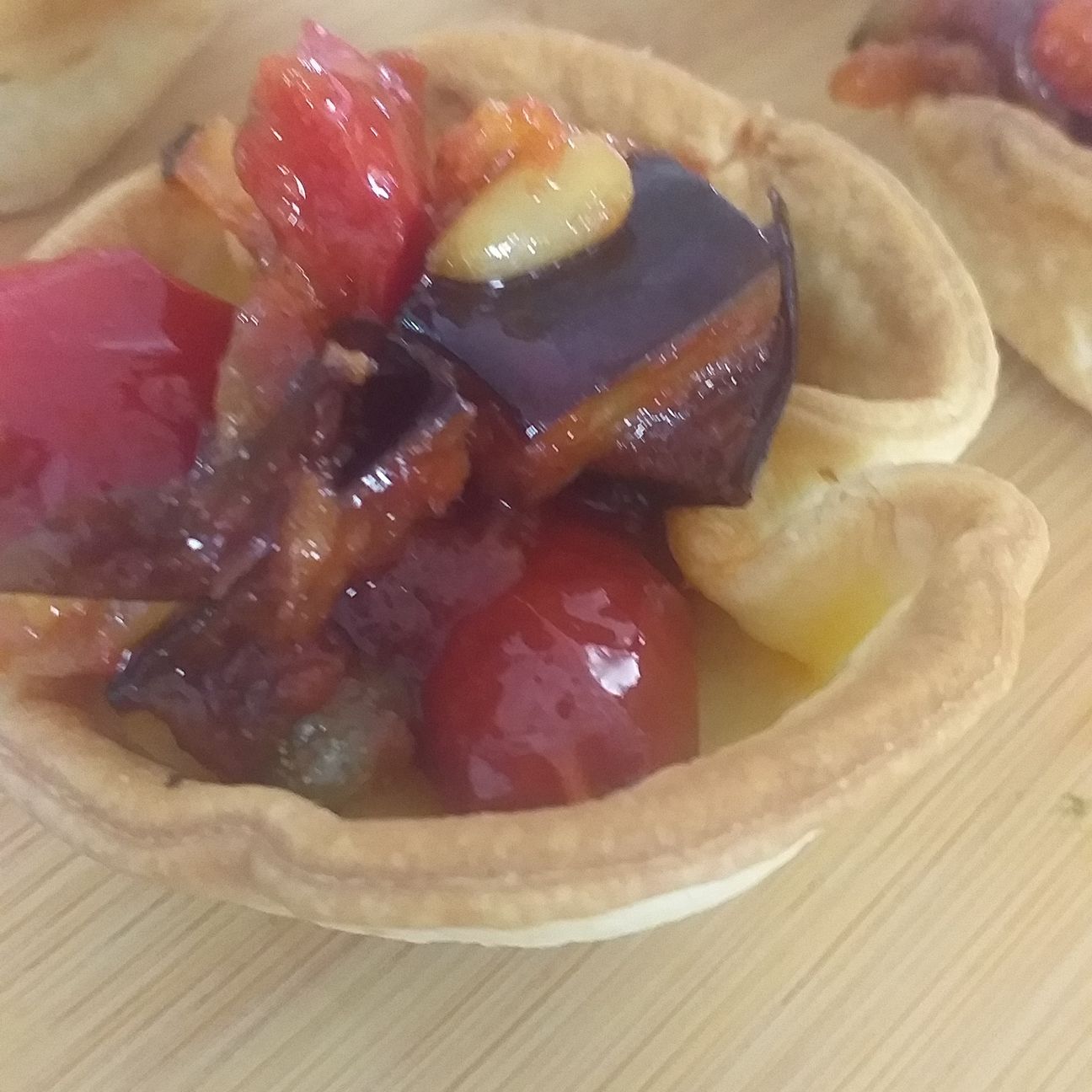 Caponata in cestini di pasta brisé