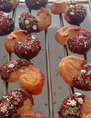 Ricetta Ventagli di sfoglia con copertura di cioccolato fondente di angela876