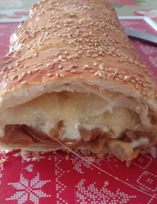 Ricetta Strudel salato con cipolla e formaggio di angela876