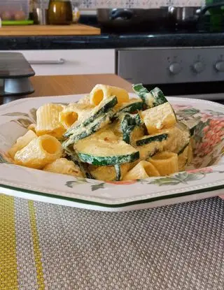 Ricetta Mezze maniche con ricotta zucchine e zafferano di angela876