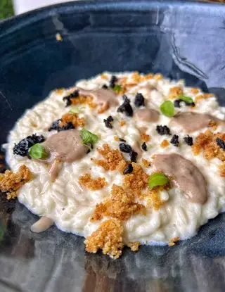 Ricetta RISOTTO PANE, BURRO, ALICI E OLIVE NERE TOSTATE di Burrataepistacchi