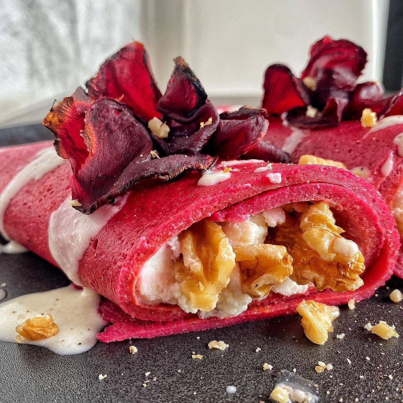 Crespelle alla rapa rossa con ripieno di ricotta, gorgonzola e noci