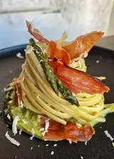 Ricetta Linguine con crema di asparagi, “chips” di crudo e scamorza affumicata