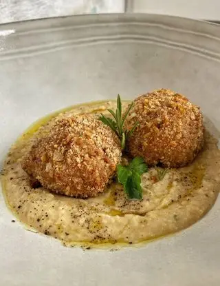 Ricetta Polpette di tonno fresco su crema di ceci di Burrataepistacchi