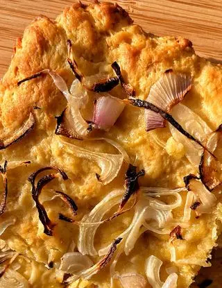 Ricetta FOCACCIA CON LA CIPOLLA SENZA LIEVITAZIONE di Burrataepistacchi