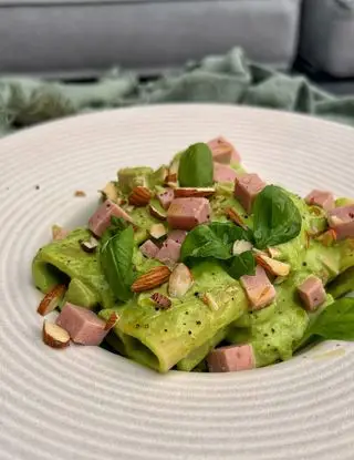 Ricetta Pacchero con crema di piselli, mandorle tostate e cubetti di cotto di Burrataepistacchi