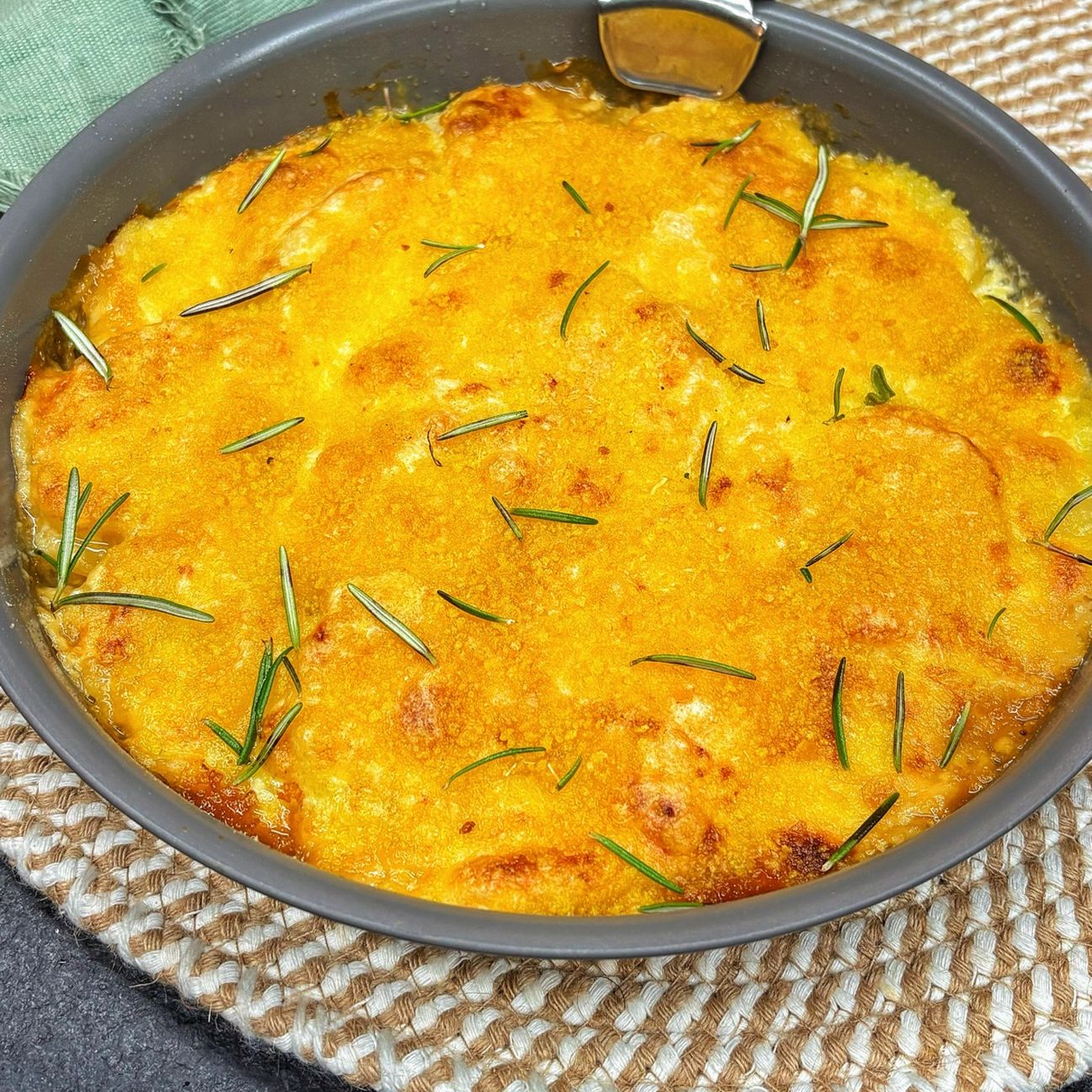 Sformato di patate, fontina e prosciutto in padella