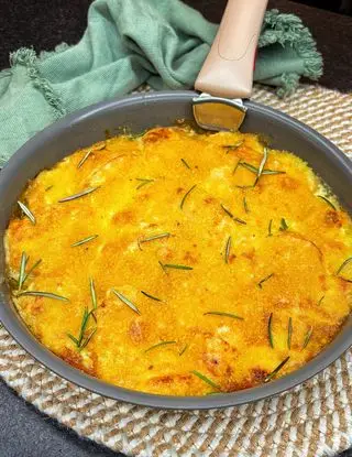 Copertina della ricetta Sformato di patate, fontina e prosciutto in padella di Burrataepistacchi