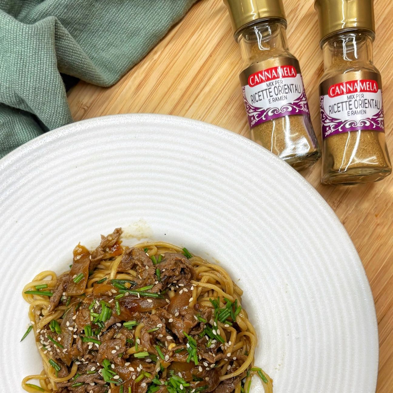 Noodles con manzo speziato