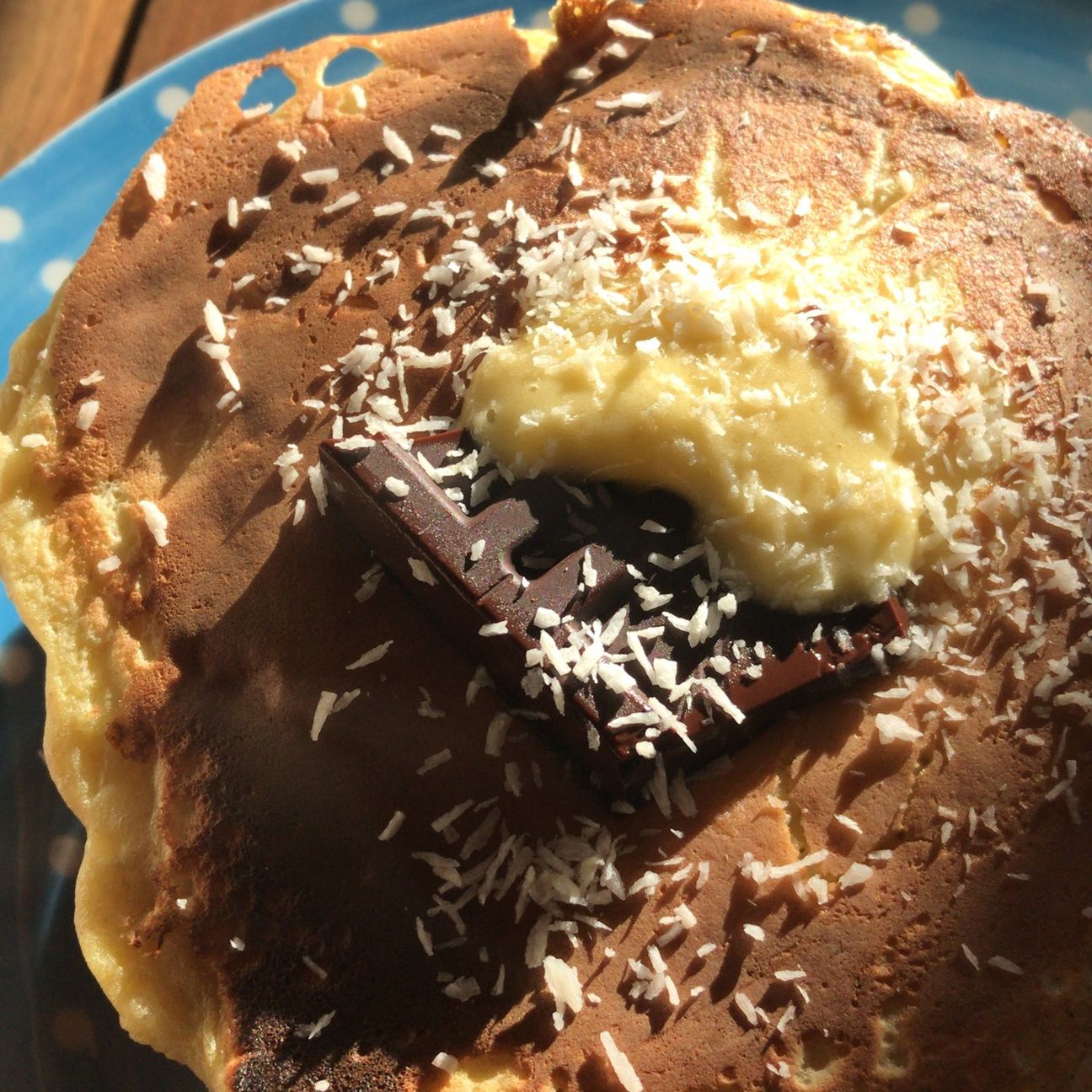 Pancakes con uova e banana