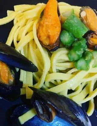 Ricetta Tagliatelle cozze e asparagi di claudiolisacchi