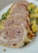 Ricetta Polpettone in crosta con contorno di patate e piselli