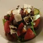 Ricetta Insalata greca con pomodori, olive e feta