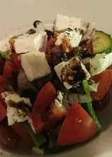 Ricetta Insalata greca con pomodori, olive e feta