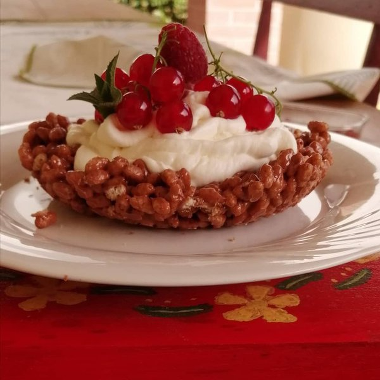 Cestini di riso soffiato con mousse al mascarpone e frutti rossi