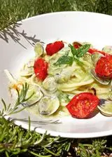 Ricetta Spaghetti al profumo di menta con vongole crema di zucchine e pomodori confit