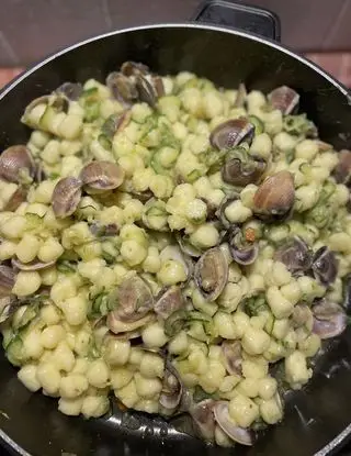 Ricetta Gnocchetti di patate con vongole, zucchine e stracciatella di le_ricette_delle_nonne