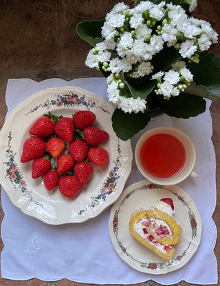 Rotolo alle fragole - Al.ta Cucina | le_ricette_delle_nonne