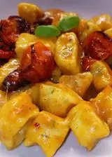 Ricetta Gnocchi al basilico, pomodorini confit e taleggio