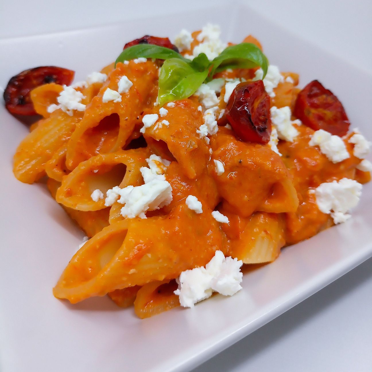 Pasta con crema di pomodori arrosto