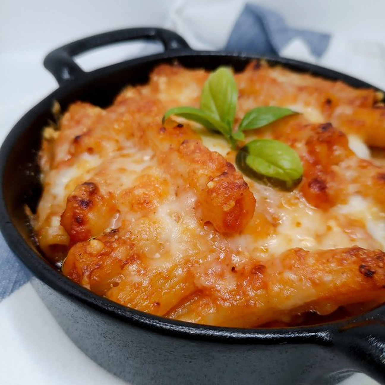 Pasta al forno con pomodoro e bufala