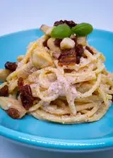 Ricetta Spaghetti al burro di mandorla con pesce spada, pomodori secchi e uvetta 