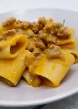 Ricetta Paccheri in crema di zucca, salsiccia e noci