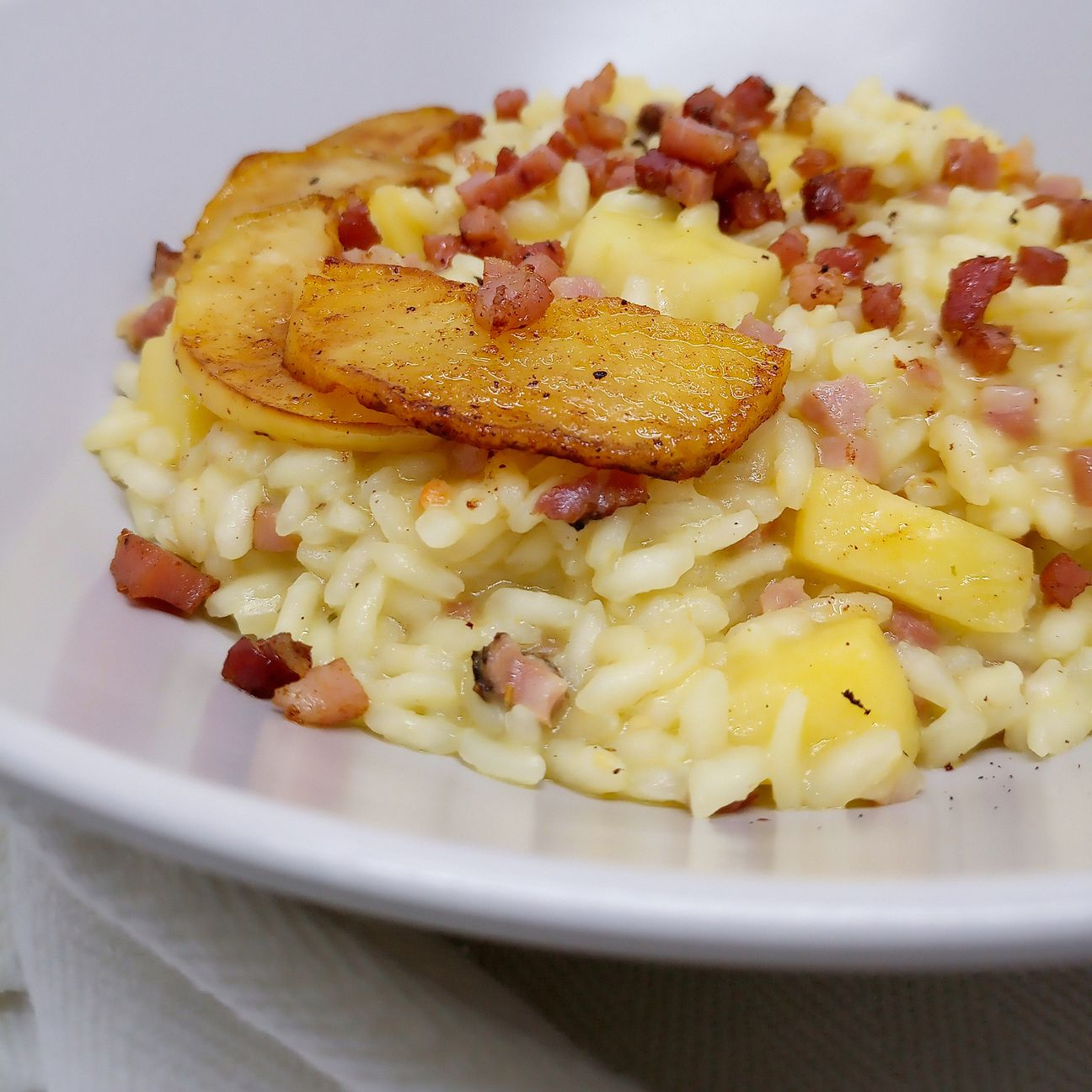 Risotto alla birra con speck e mele