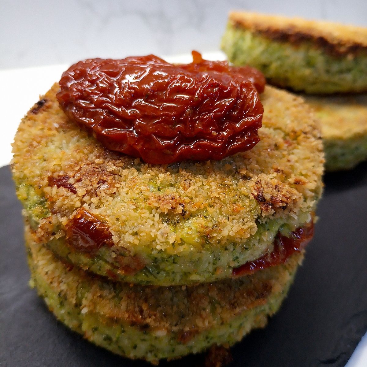 Burger di broccoli e pomodori secchi