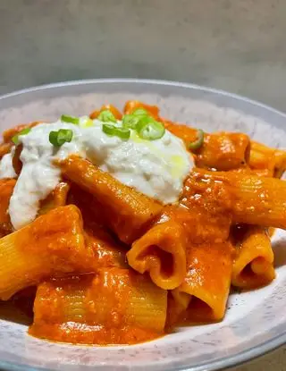 Ricetta Rigacuore con crema di pomodorini e stracciatella di fioccodisale