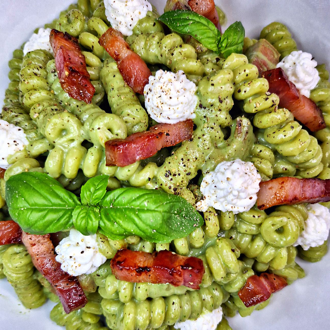 Fusilli cremosissimi alla crema di ricotta e basilico 🤤