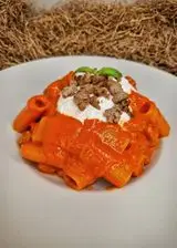 Ricetta Rigatoni Pasta Garofalo con crema di peperone rosso, stracciatella di bufala e salsiccia 💥