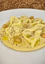 Ricetta Tortelloni ai funghi porcini di Fini Modena su crema di ceci