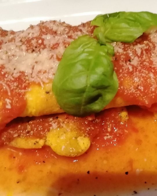 Rotolo di frittata al pomodoro e formaggio
