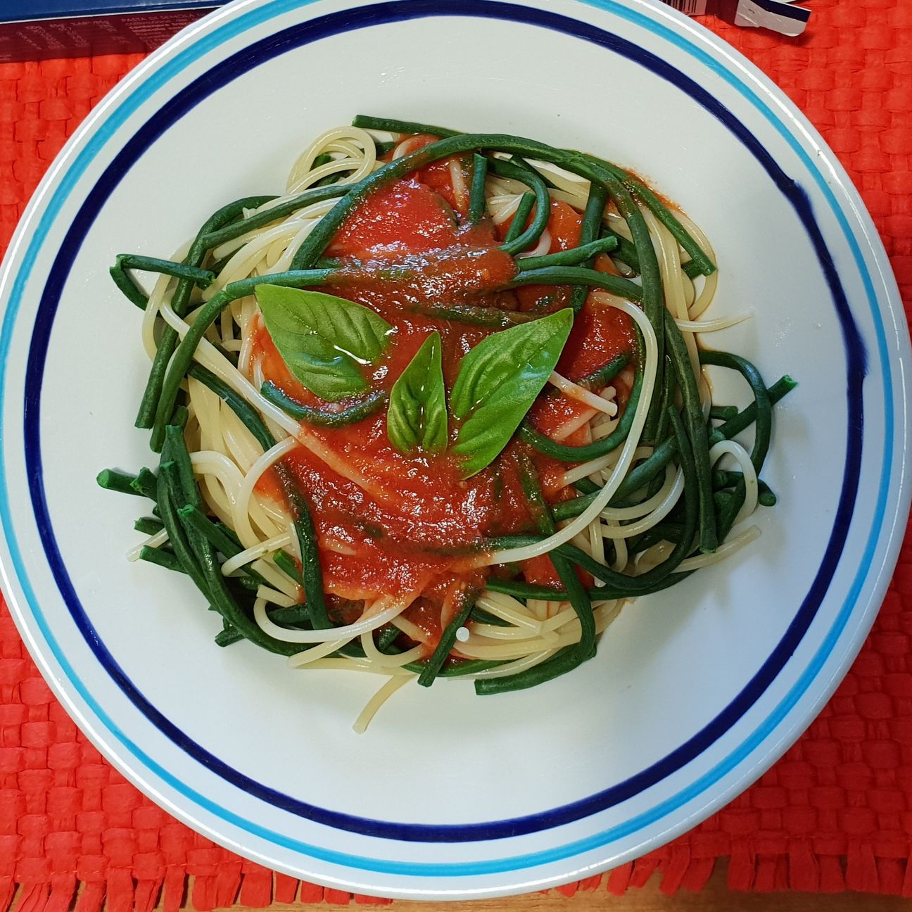 Spaghettoni al pomodoro con fagiolini