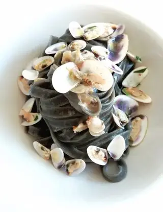 Ricetta Fettuccine al nero di seppia con telline dell'Adriatico  di La_cucinacreativa