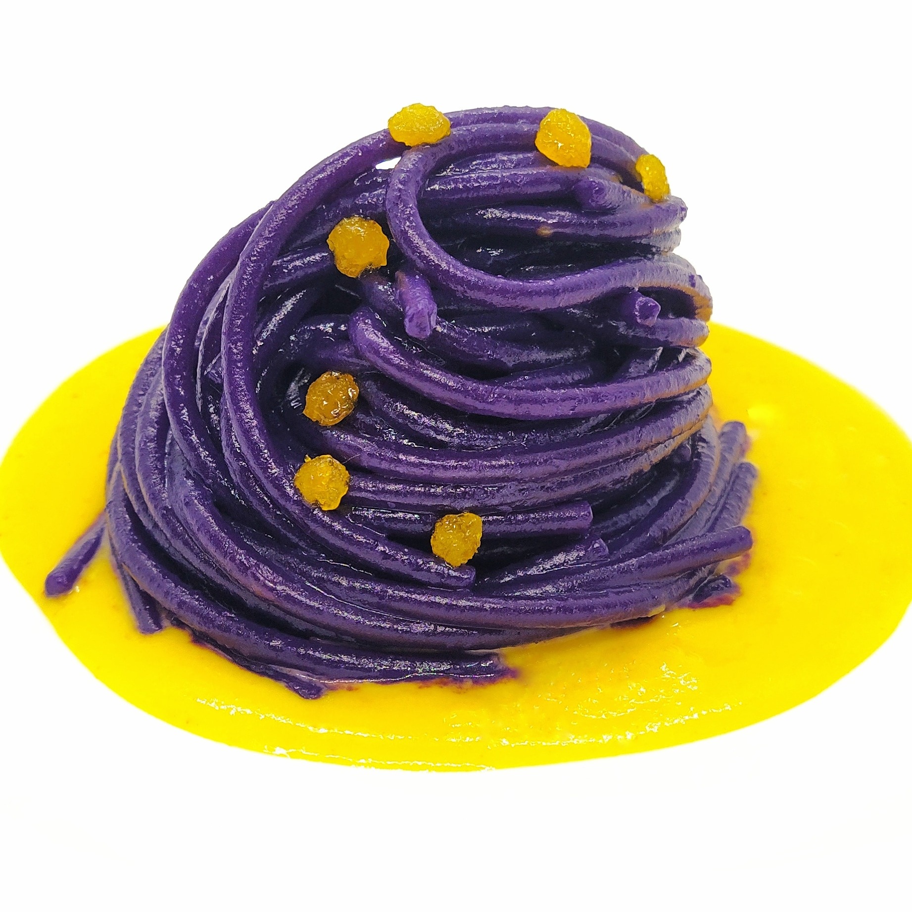 Spaghetti colorati al cavolo viola con crema di parmigiano e