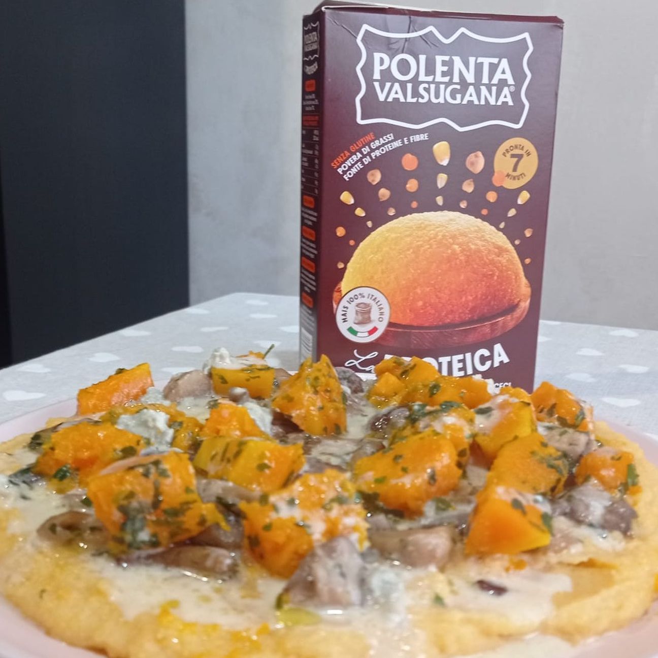 Polenta con funghi misti, zucca e gorgonzola