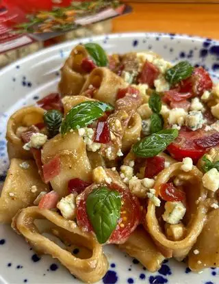 Ricetta Pasta fredda con crema di melanzane, pomodorini, speck e Edelblu Cubes Bergader di ileniaguarn