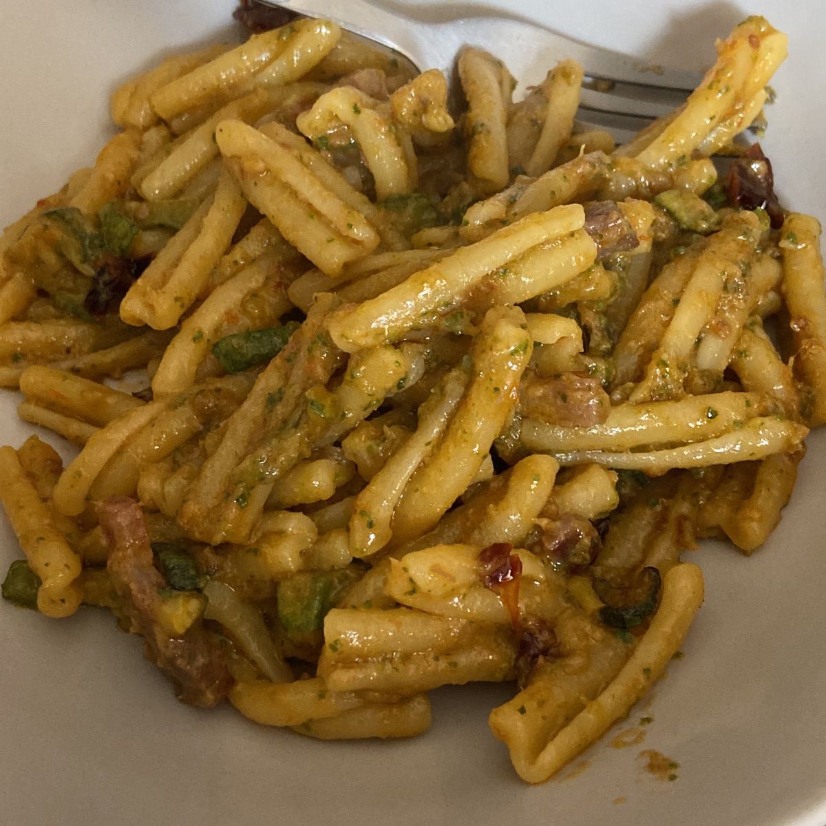 Caserecce crema di zucchine, pancetta e pomodori secchi