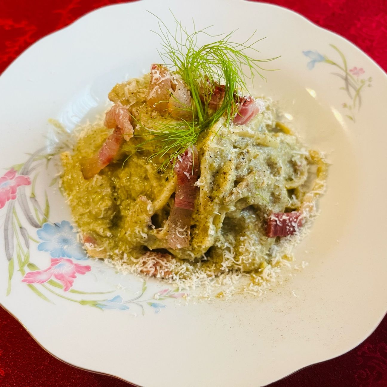 Spaghetto quadrato crema di fave,guanciale e finocchietto selvatico