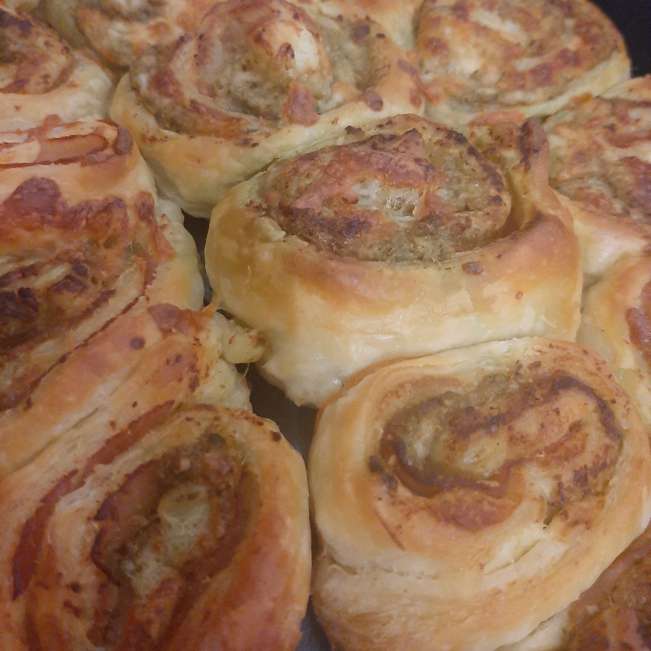 Rustico con prosciutto cotto e pesto