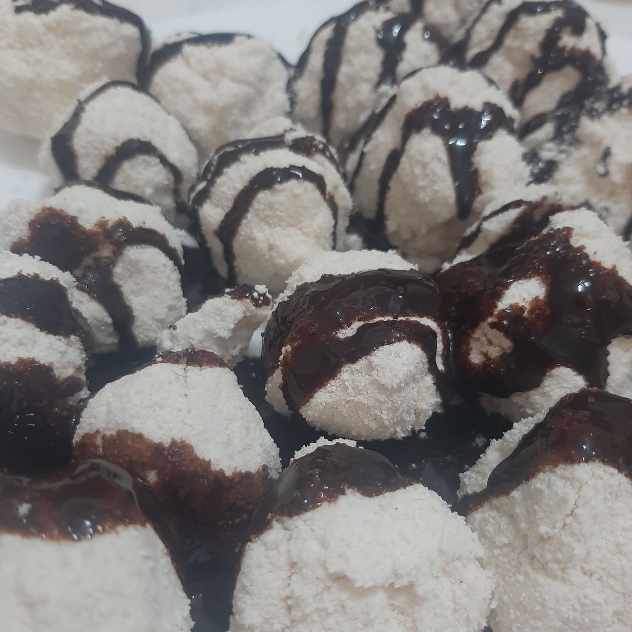 Bon bon al cocco e cacao