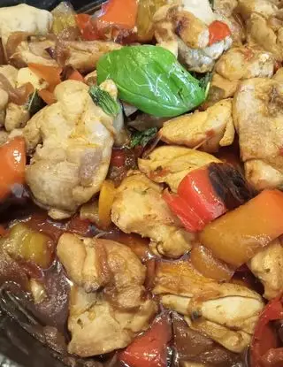 Ricetta Bocconcini di pollo con peperoni, capperi, olive verdi è menta. di giovanna428